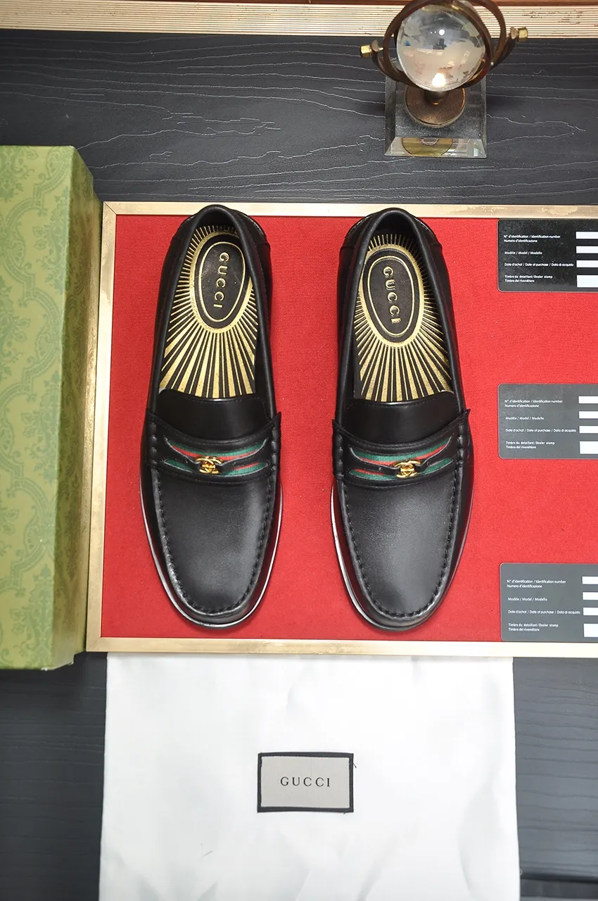 Men's shoes💰580💶Italy's top luxury men's shoe giant (GUCCI) (Gucci) (full cowhide lining) new arrival🍃Original European style🔰 Pleasant to the eye😍In order to make the shoes more durable and non-deformable🌀The production continues to follow traditional methods but there is still no lack of innovation💪Choose original sheepskin for the leather♻️ Smooth and natural And extra bright ⭐Made of imported cowhide, the first choice of rich people 38-45 (45 customized)